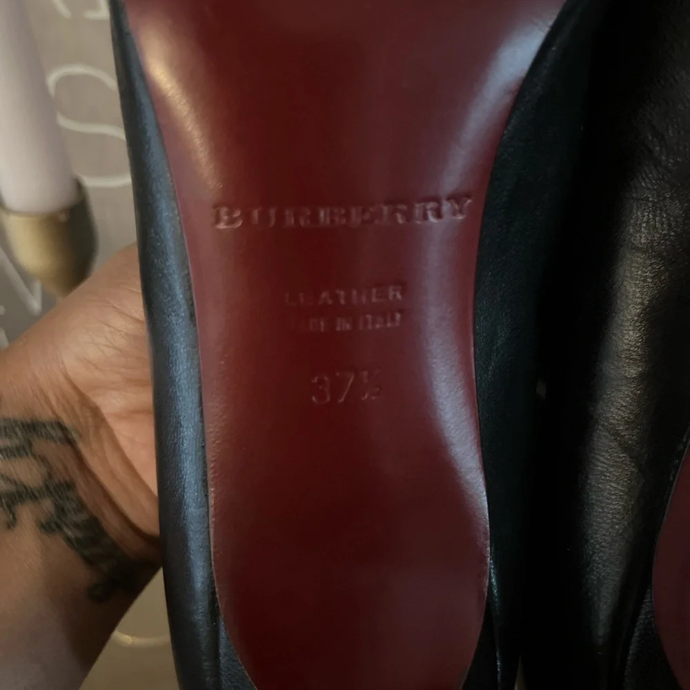 Burberry Black and Cream Heels with Iconic Check Pattern - Picture 3 of 9